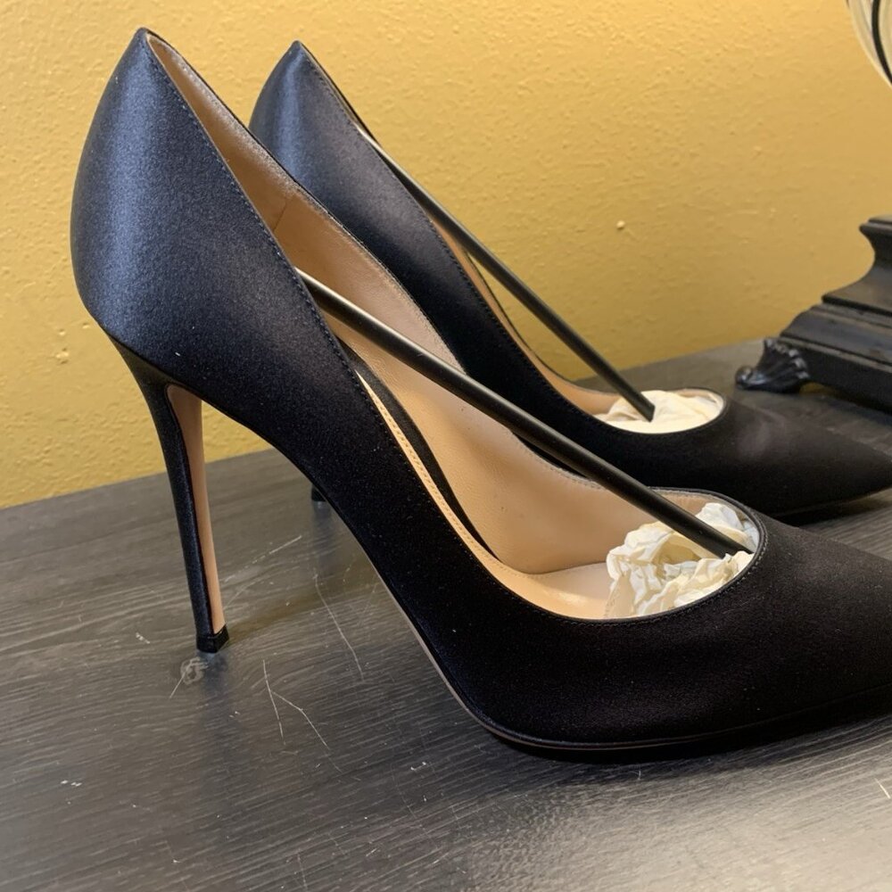 Gianvito Rossi Gianvito 105 Raso Black Leather Pump - Picture 8 of 16